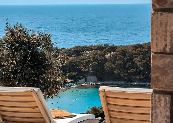 וילה Aliky Art *